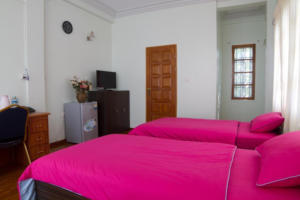 Majesty Hotel Yangon Ruang foto