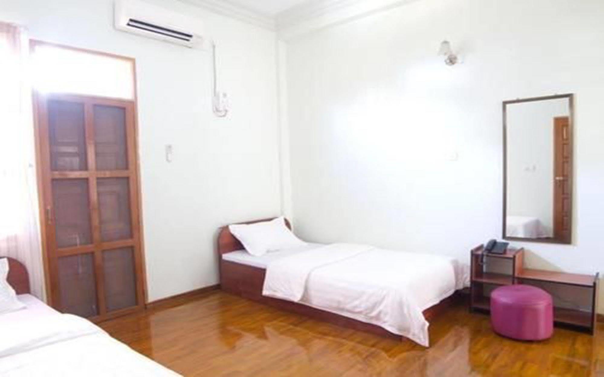 Majesty Hotel Yangon Bagian luar foto